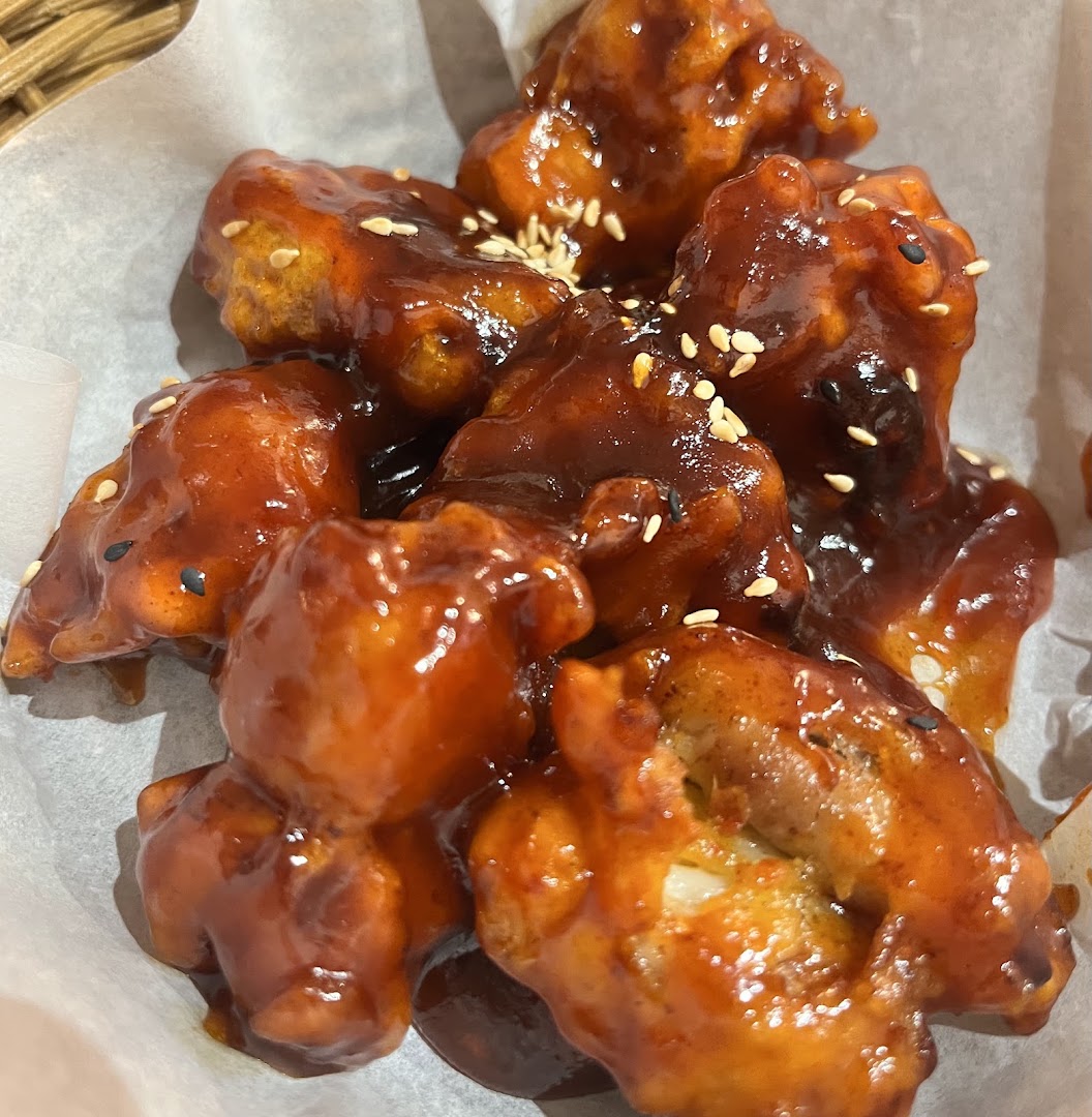 Du poulet frit coréen servi chez Busan